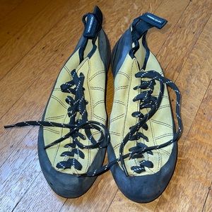 Madrock rock/rock wall climbing shoes size 9.5